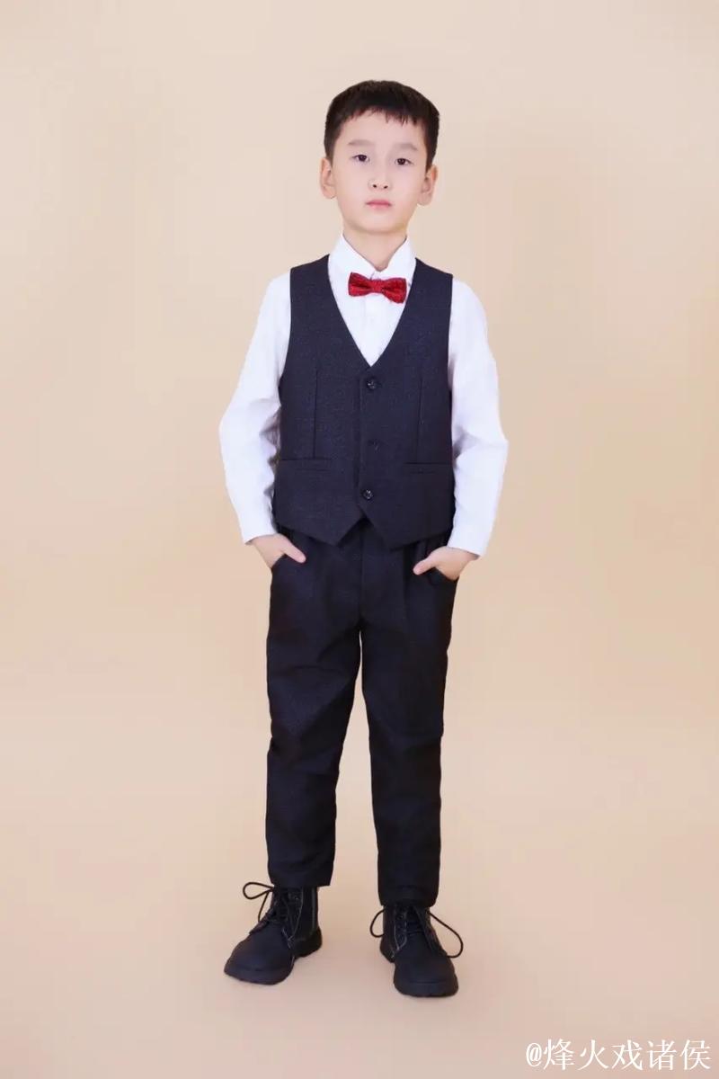 7岁中国男孩留洋半年踢出职业范儿 7岁中国男孩留洋半年踢出职业范儿