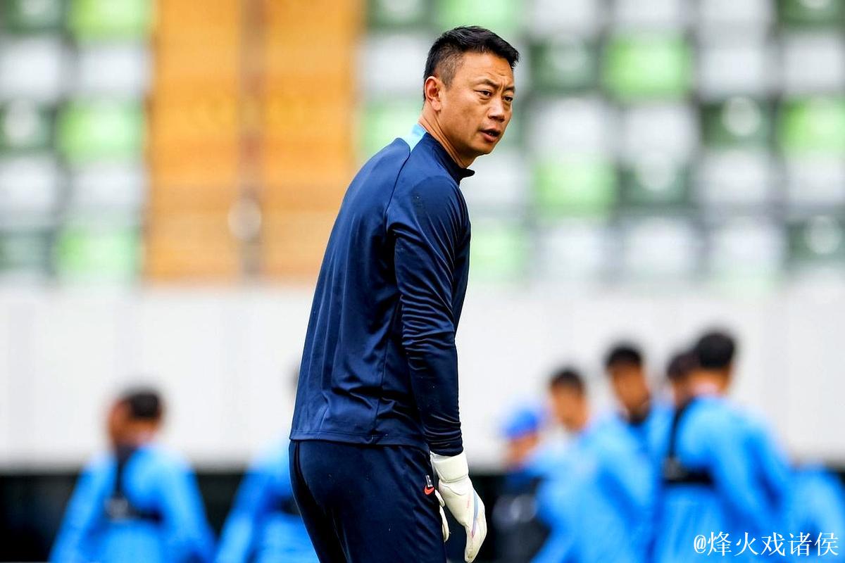 李帅炮轰前申花助教 直言他向队员借钱至今不还 李帅炮轰前申花助教 直言他向队员借钱至今不还